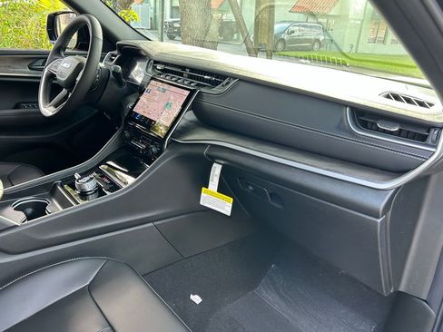 New 2025 Jeep Grand Cherokee Limited w/ Black Appearance Package image 33