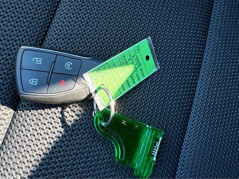 Used 2025 Chevrolet Colorado LT image 27