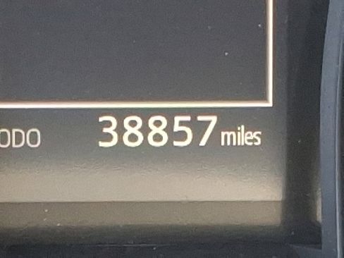 Used 2020 Toyota Camry LE image 19