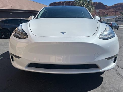 Used 2022 Tesla Model Y Long Range AWD/4WD image 25