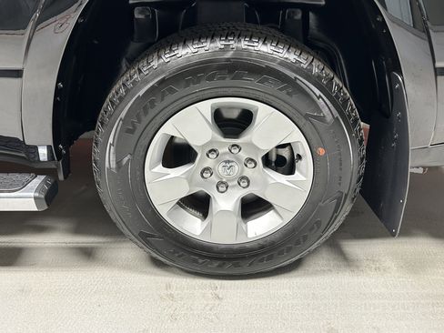 Used 2025 RAM 1500 Big Horn AWD/4WD image 9