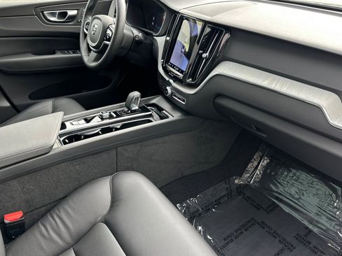 Certified 2025 Volvo XC60 T8 Plus w/ Protection Package Premier image 17