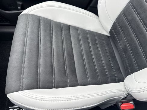 New 2025 Mitsubishi Outlander SE image 42