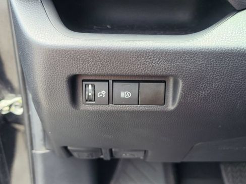 Used 2021 Toyota RAV4 LE FWD image 27