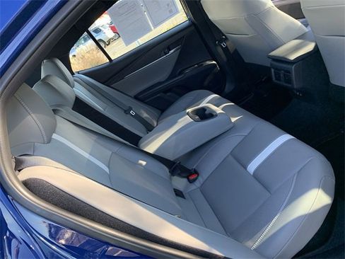 Used 2025 Toyota Camry SE image 12