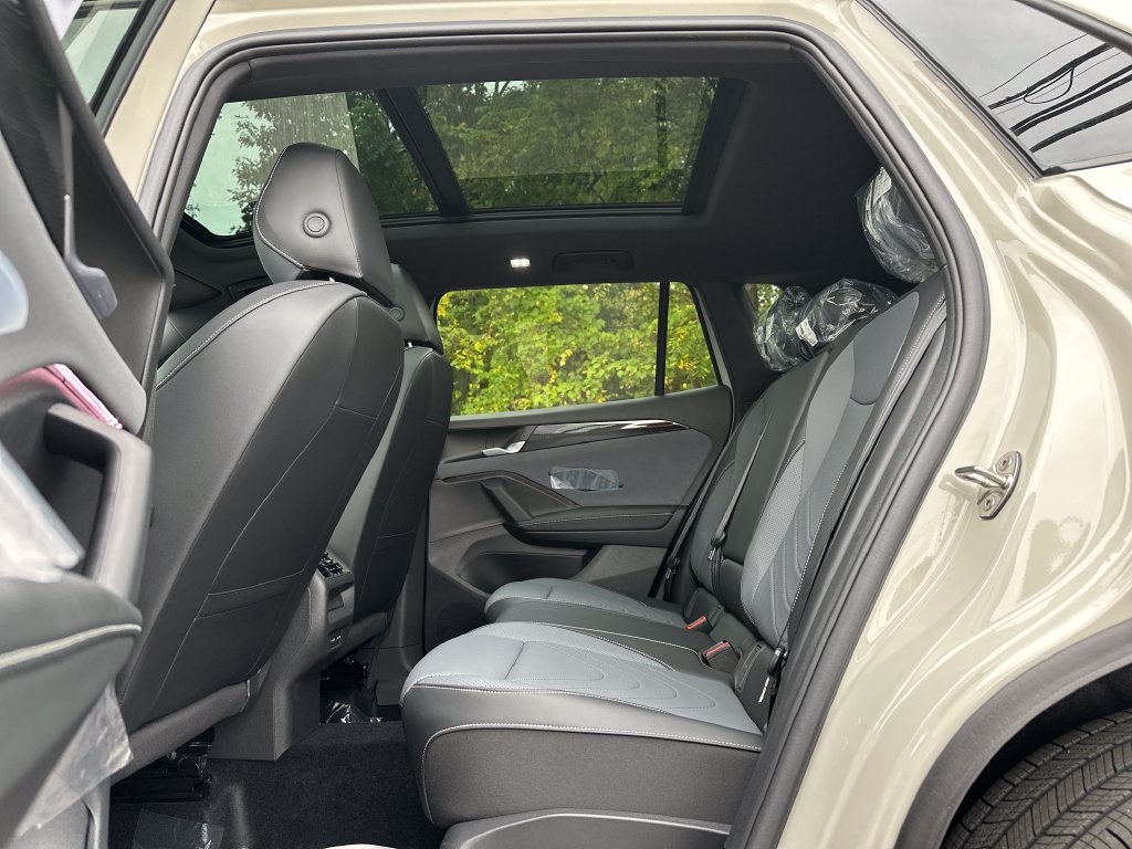 New 2026 Volkswagen Tiguan SE R-Line AWD/4WD image 18