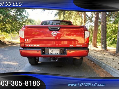 Used 2017 Nissan Titan SL image 10