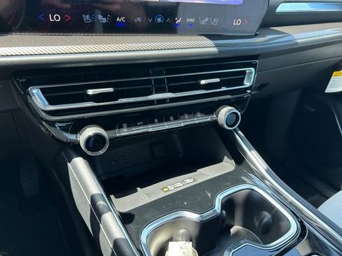 New 2025 Chevrolet Traverse High Country image 18