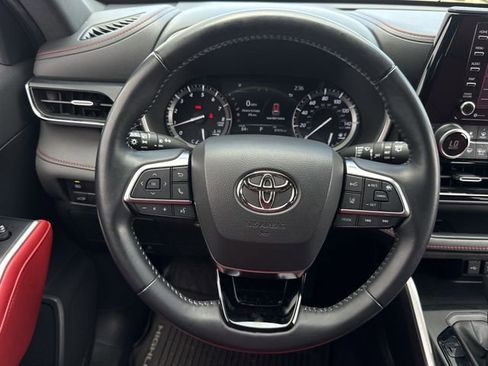 Used 2021 Toyota Highlander XSE AWD/4WD image 14