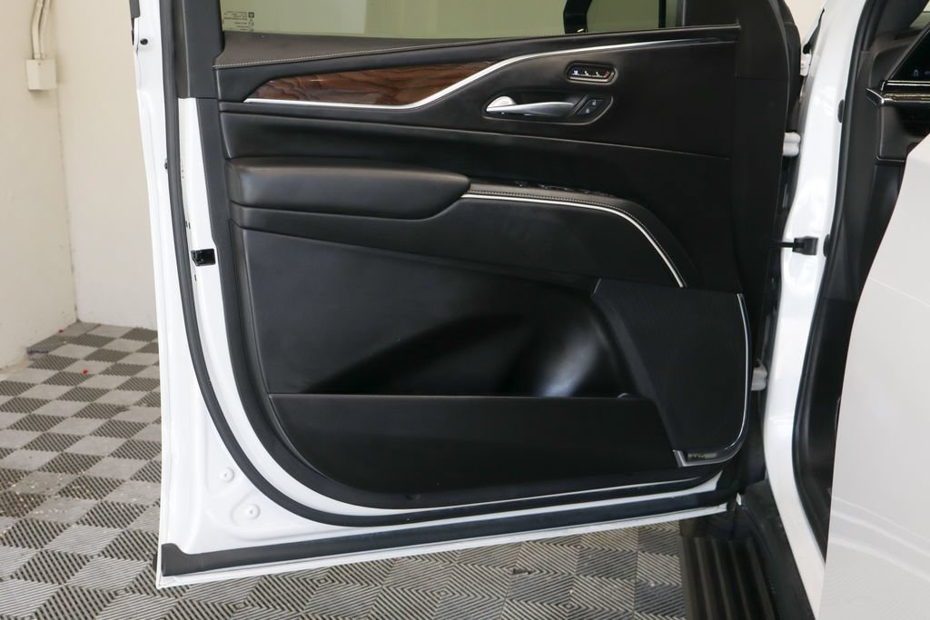 Used 2022 Cadillac Escalade Sport Platinum w/ LPO, ONYX Package AWD/4WD image 16