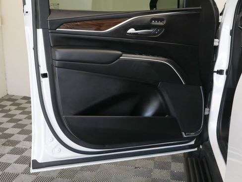 Used 2022 Cadillac Escalade Sport Platinum w/ LPO, ONYX Package AWD/4WD image 16