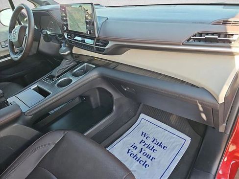 Used 2024 Toyota Sienna Platinum image 23