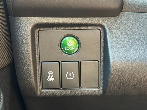 Used 2019 Honda HR-V LX image 16