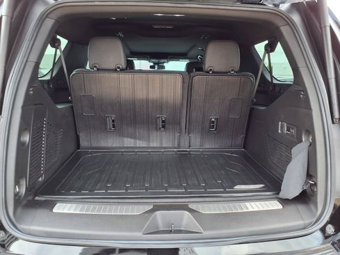 Used 2024 GMC Yukon XL AT4 w/ Technology Package AWD/4WD image 23