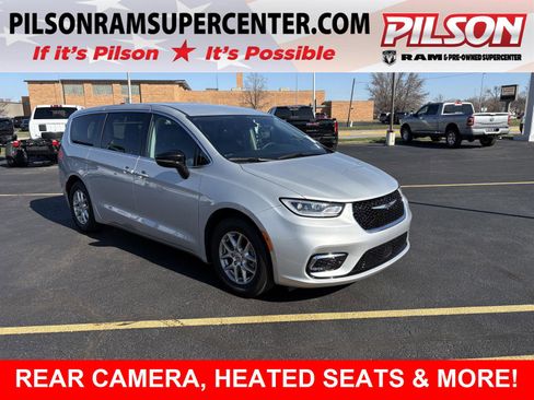 Used 2024 Chrysler Pacifica Touring-L image 1