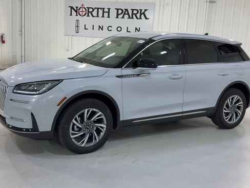 New 2026 Lincoln Corsair Premiere image 6