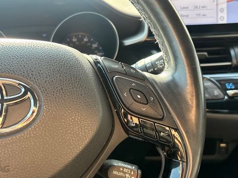Used 2019 Toyota C-HR Limited FWD image 22
