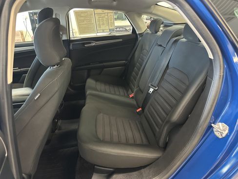 Used 2017 Ford Fusion SE w/ Fusion SE Technology Package image 5