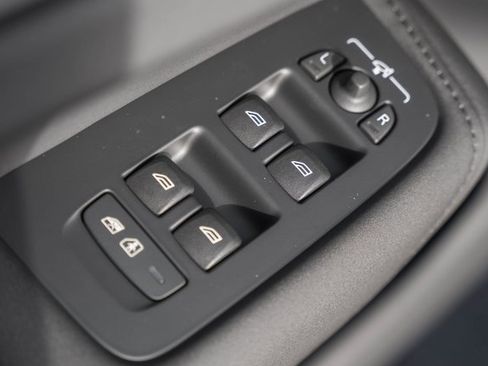 New 2026 Volvo XC60 B5 Plus w/ Protection Package Premier image 37