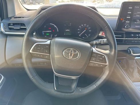 Used 2024 Toyota Sienna XLE image 13