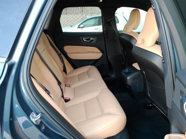 Used 2019 Volvo XC60 T5 Momentum w/ Premium Package FWD image 25