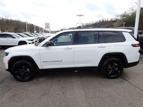Used 2023 Jeep Grand Cherokee L Limited w/ Black Appearance Package image 2