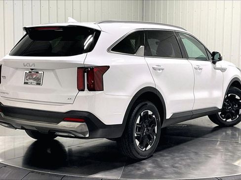 Used 2024 Kia Sorento S w/ Panoramic Sunroof Package AWD/4WD image 13