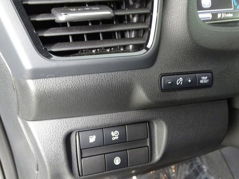 Used 2023 Nissan Leaf S image 18