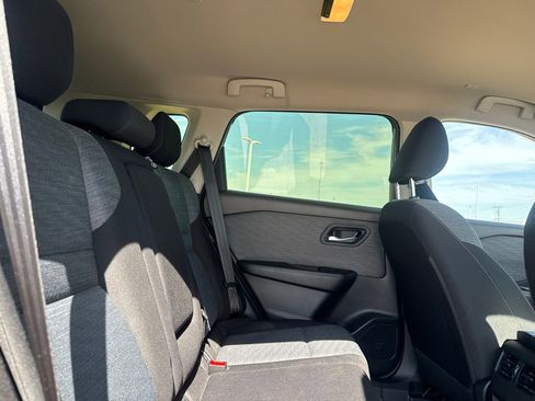 Certified 2023 Nissan Rogue SV FWD image 33