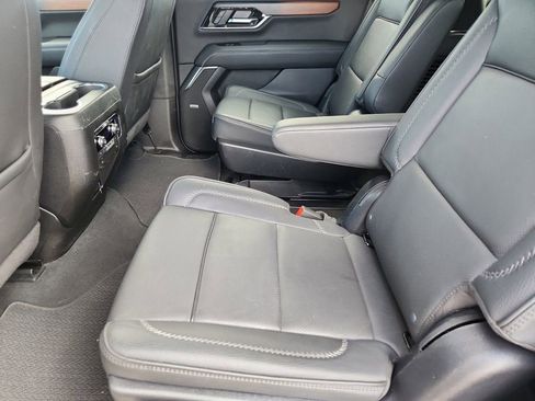 Used 2025 GMC Yukon Denali image 13