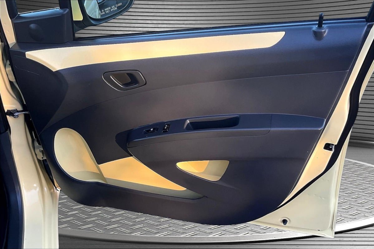 Used 2014 Chevrolet Spark LT FWD image 26