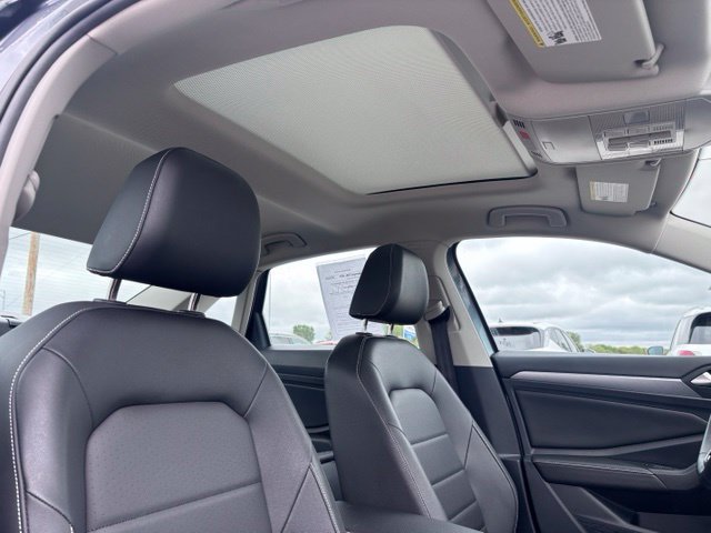 Used 2024 Volkswagen Jetta SE w/ Panoramic Sunroof Package FWD image 31
