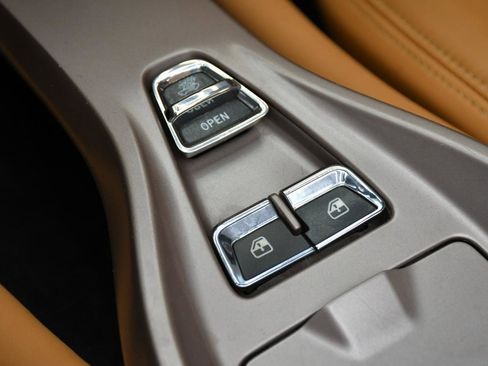 Used 2014 Ferrari California RWD image 37