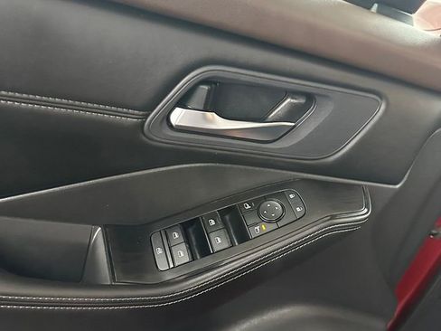 Used 2023 Nissan Rogue SV w/ SV Premium Package image 9