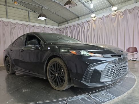 Used 2025 Toyota Camry SE w/ Convenience Package FWD image 10