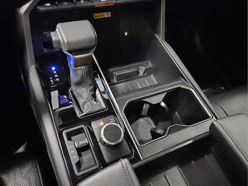 Used 2024 Toyota Tundra Limited image 12