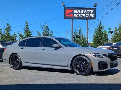 Used 2022 BMW 740i w/ M Sport Package image 5