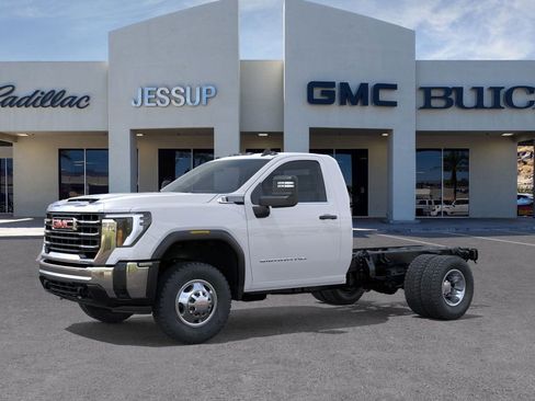 New 2026 GMC Sierra 3500 Pro image 2