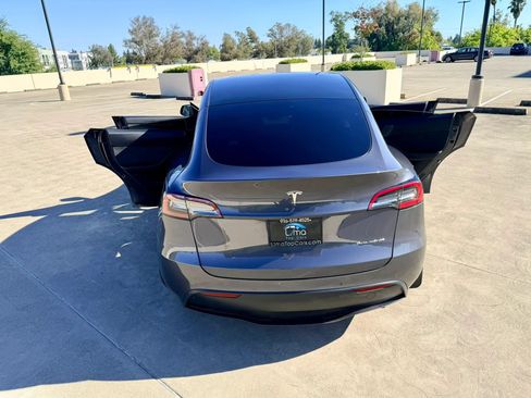 Used 2022 Tesla Model Y Long Range AWD/4WD image 36
