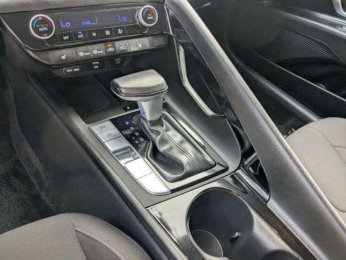 Used 2025 Hyundai Elantra SEL FWD image 22