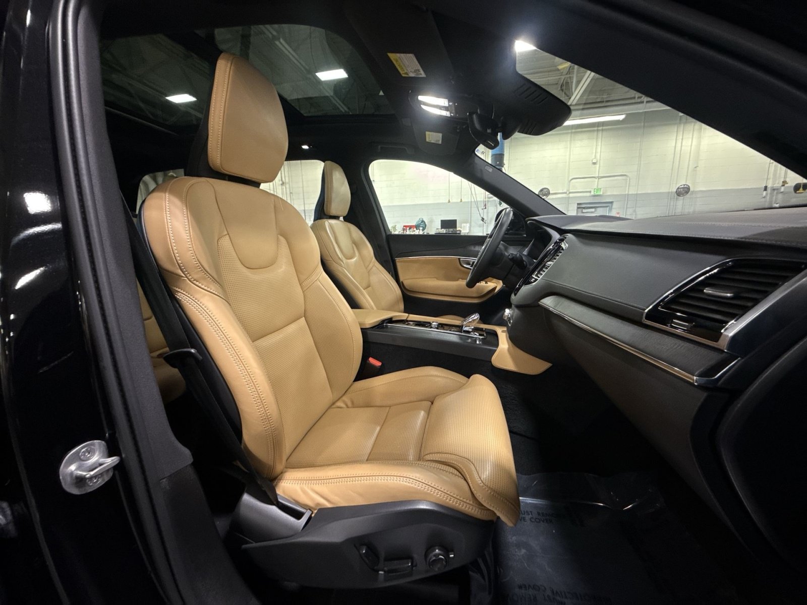 Used 2024 Volvo XC90 T8 Ultimate w/ Protection Package Premier AWD/4WD image 28