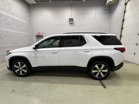 Used 2023 Chevrolet Traverse LT w/ LT Premium Package AWD/4WD image 7