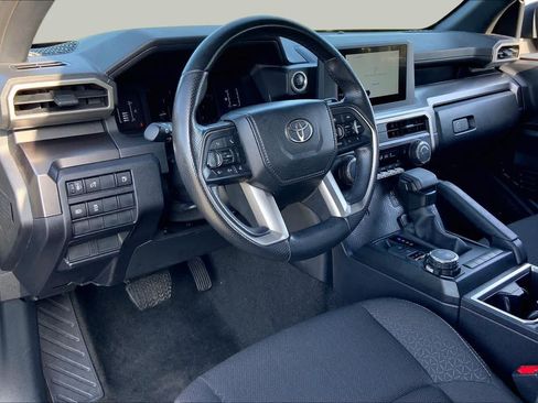 Used 2025 Toyota 4Runner SR5 AWD/4WD image 17