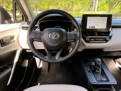 Used 2026 Toyota Corolla Cross L image 8