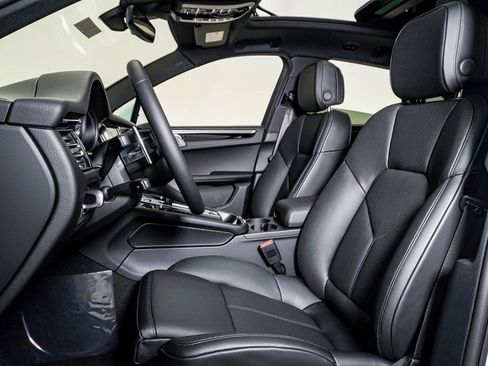 New 2026 Porsche Macan image 5