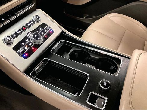 Used 2022 Lincoln Aviator Standard w/ Premium Package image 16