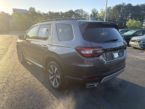 Used 2025 Honda Pilot Touring image 6