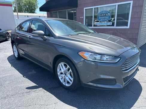 Used 2016 Ford Fusion SE FWD image 1