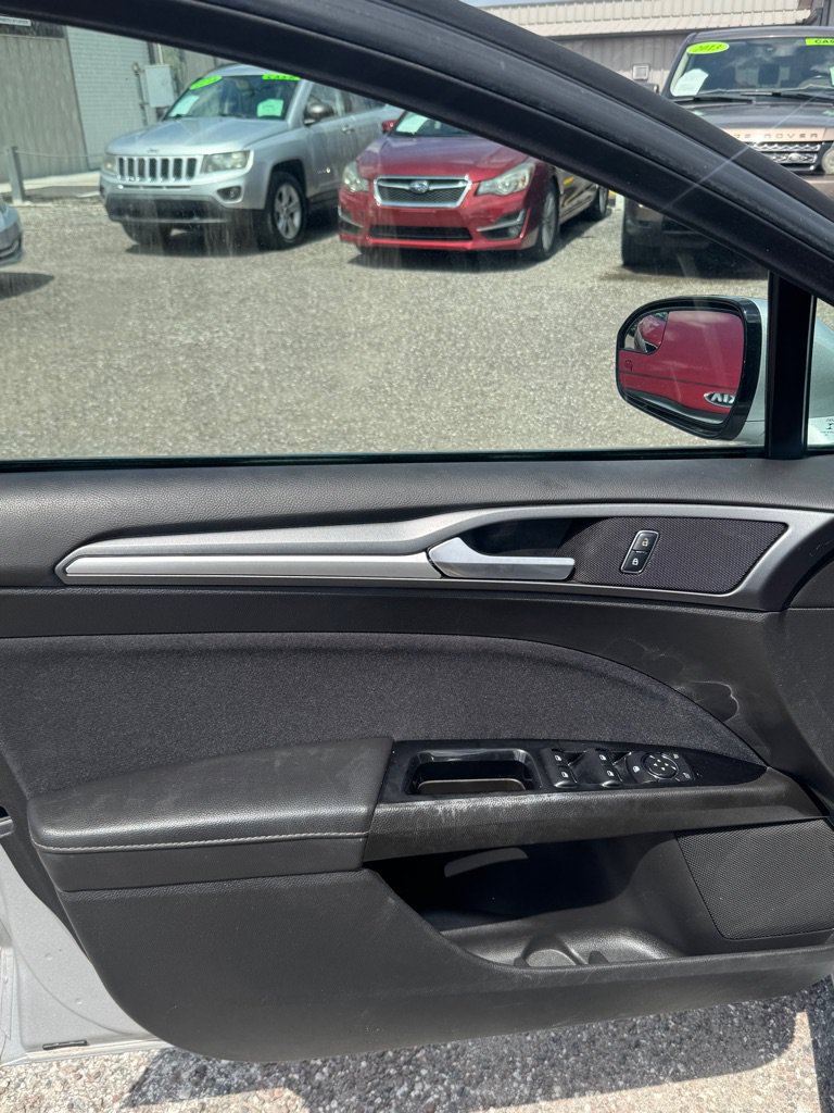 Used 2016 Ford Fusion SE FWD image 14
