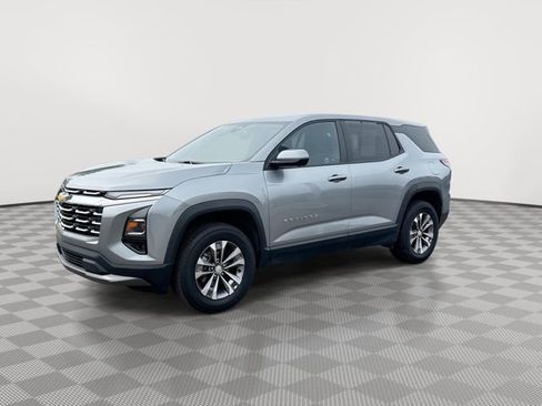 Used 2025 Chevrolet Equinox LT w/ Safety and Technology Package FWD image 6